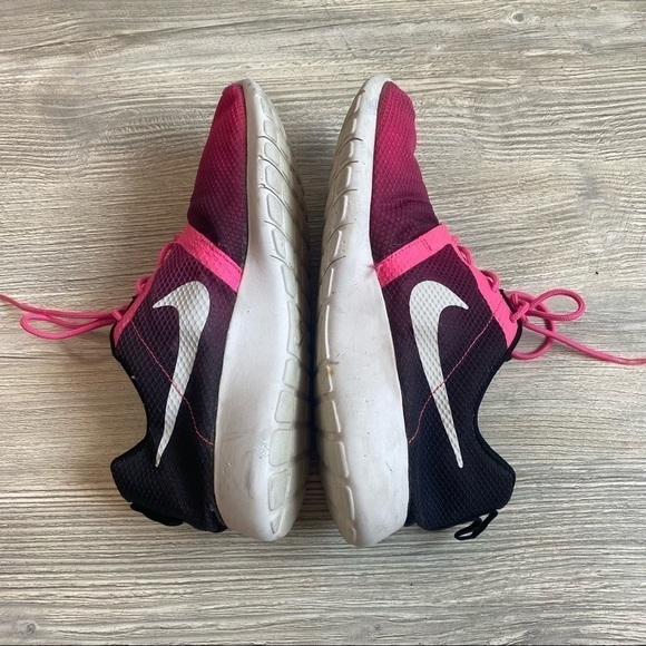 Nike Roshe Run flight weight Y6 or woman’s 7.5 ombré pink to black running shoe - Picture 8 of 13